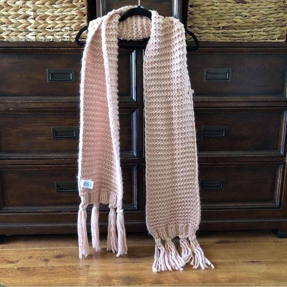 Oversize large knit scarf in the color cherry blossom